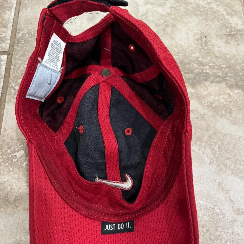 Nike Mens Red Mesh Adjustable Baseball Cap Hat Swoosh Logo Just Do It One Size